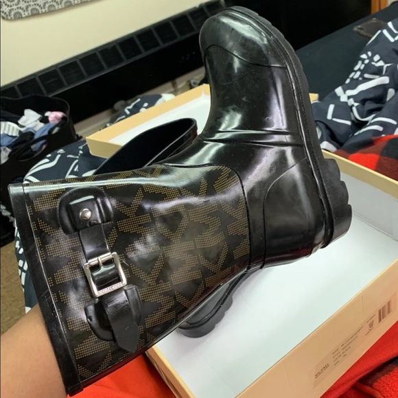 100% authentic!!! MK rain boots. - Picture 2 of 5